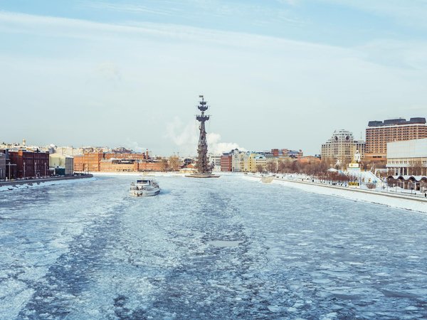 Quels sont les équipements nécessaires pour un camping en région de haute altitude en été?